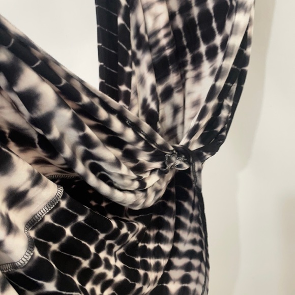 Asymmetrical side slit one shoulder strap dress - Picture 2 of 4